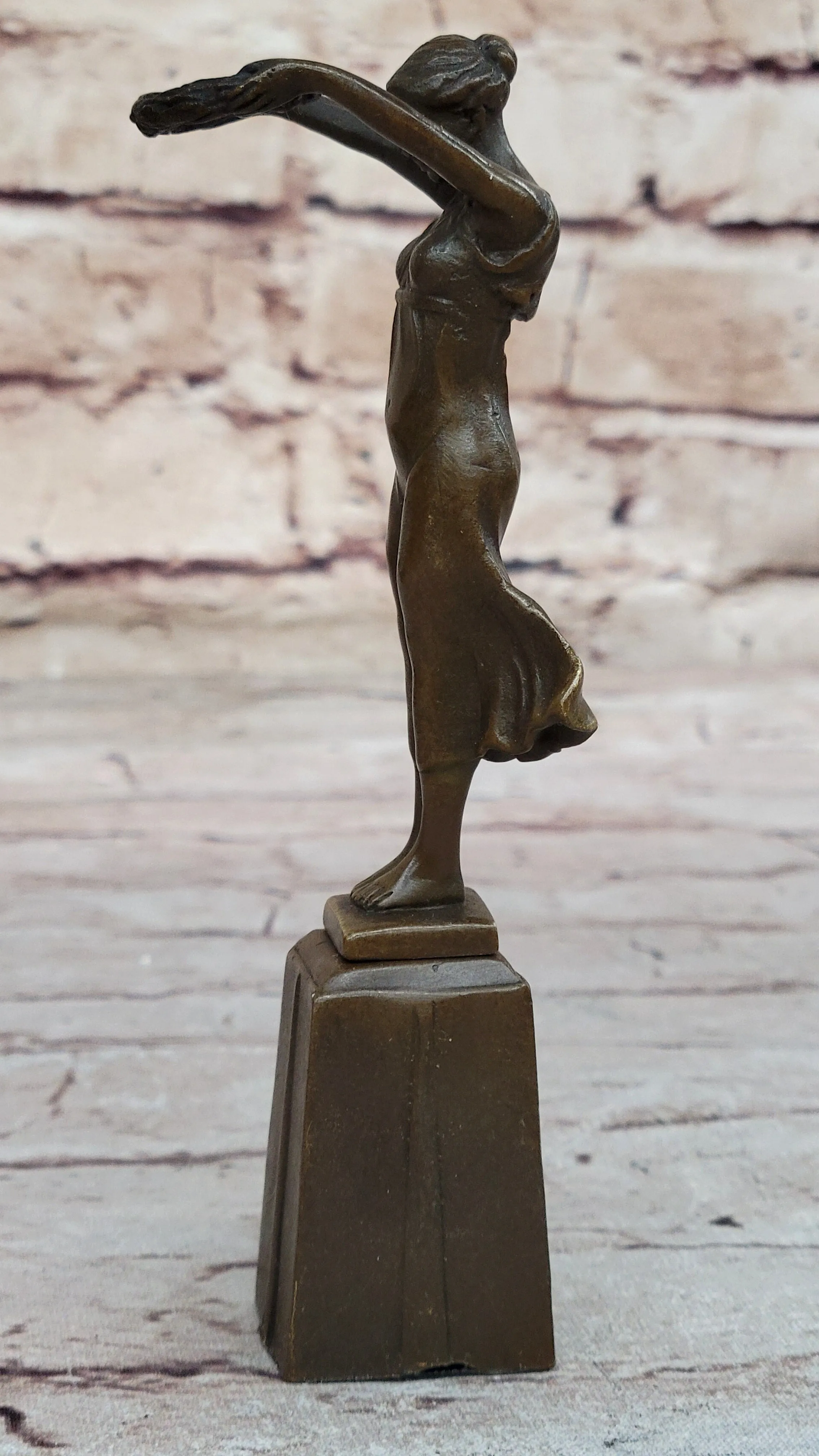 Bronze Sculpture Roman Lady Holding out Crown Wreath Laurels Ancient Rome Figure