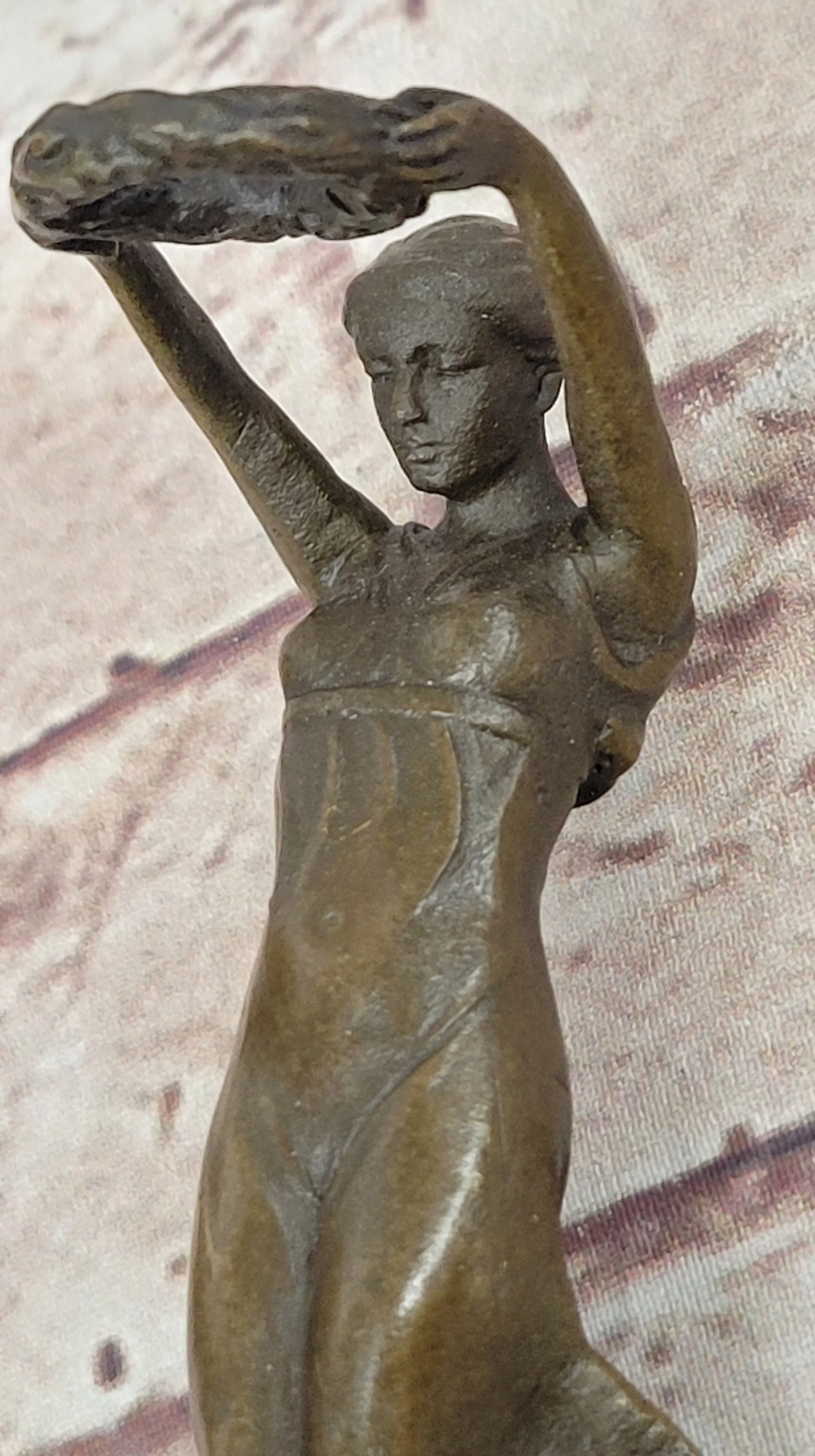Bronze Sculpture Roman Lady Holding out Crown Wreath Laurels Ancient Rome Figure