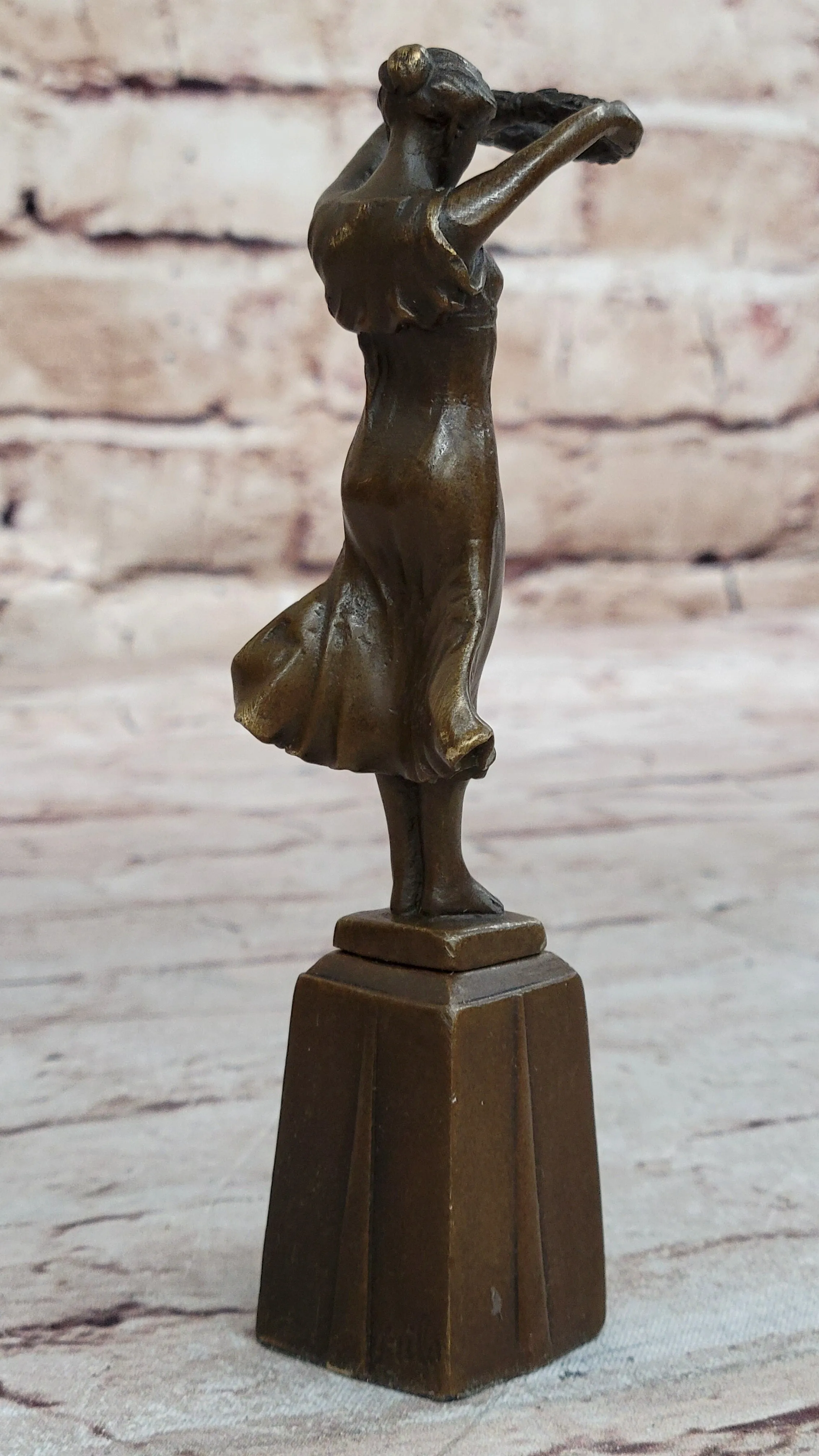 Bronze Sculpture Roman Lady Holding out Crown Wreath Laurels Ancient Rome Figure