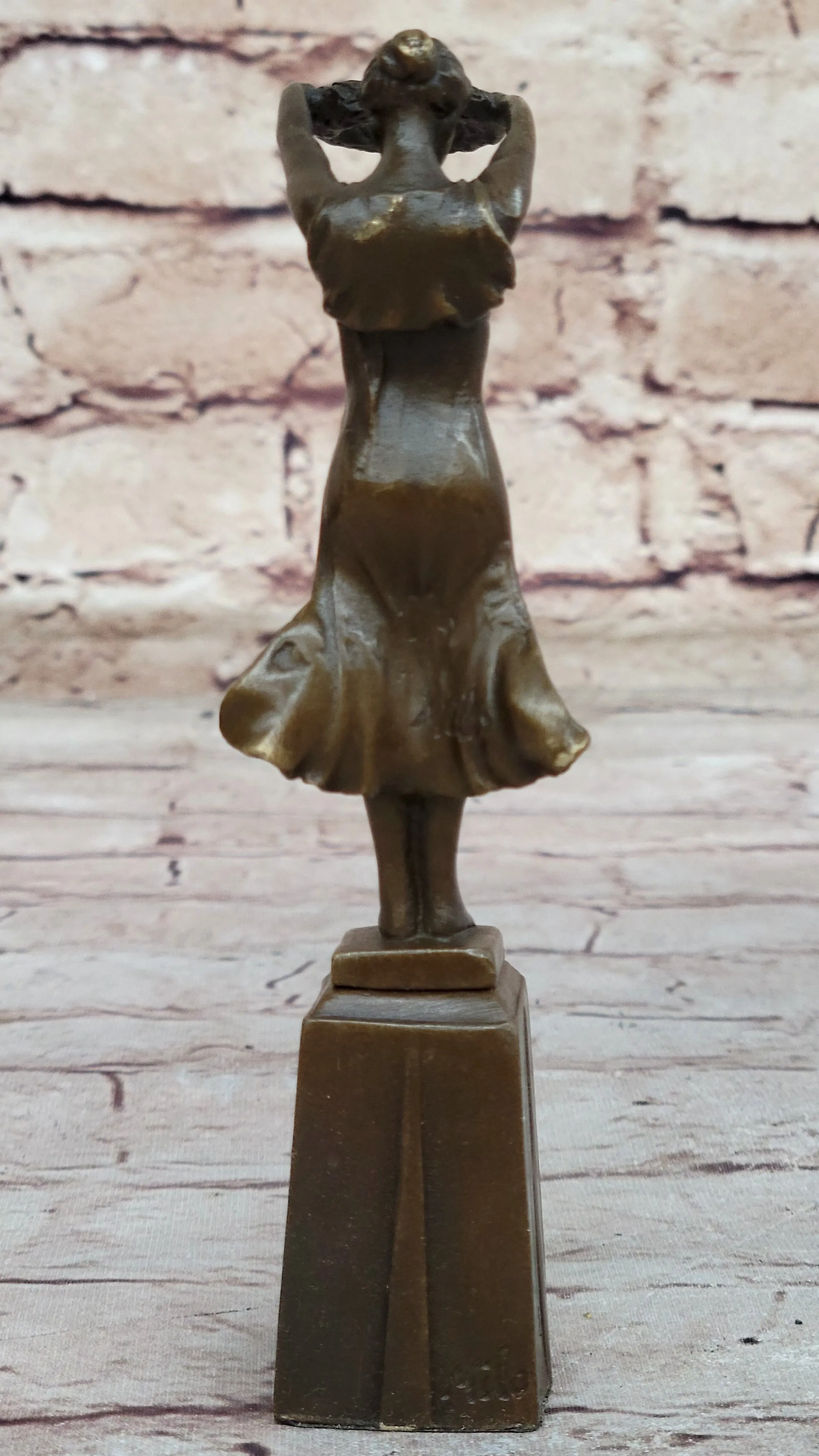 Bronze Sculpture Roman Lady Holding out Crown Wreath Laurels Ancient Rome Figure